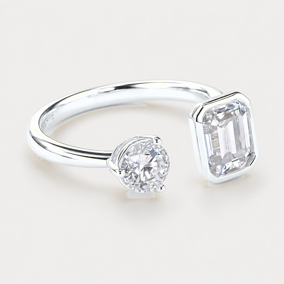 Bague Solitaire duo ouverte en acier inoxydable, finition argentée — vue studio