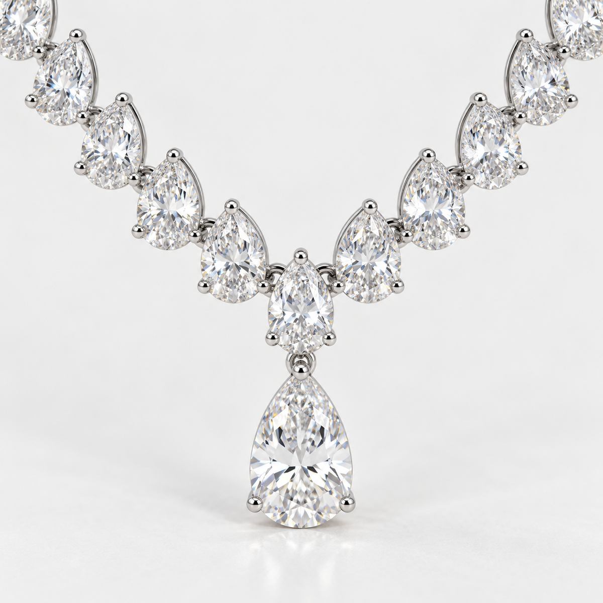 Collier Rivière goutte en acier inoxydable, finition argentée — détail du motif