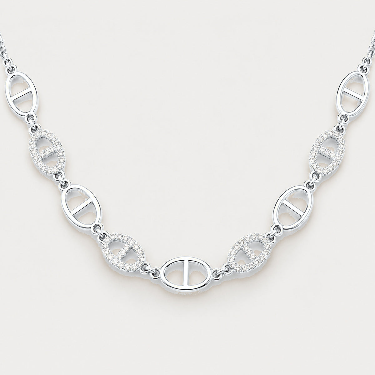 Collier Maille ras-de-cou pavé en acier inoxydable, finition argentée — vue studio