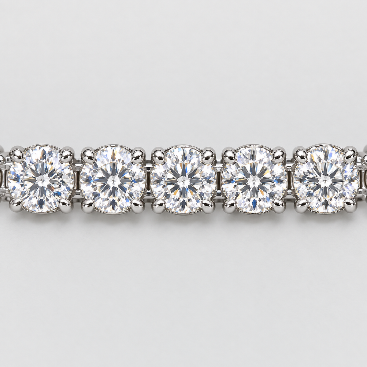 Collier Rivière en acier inoxydable, finition argentée — détail du motif
