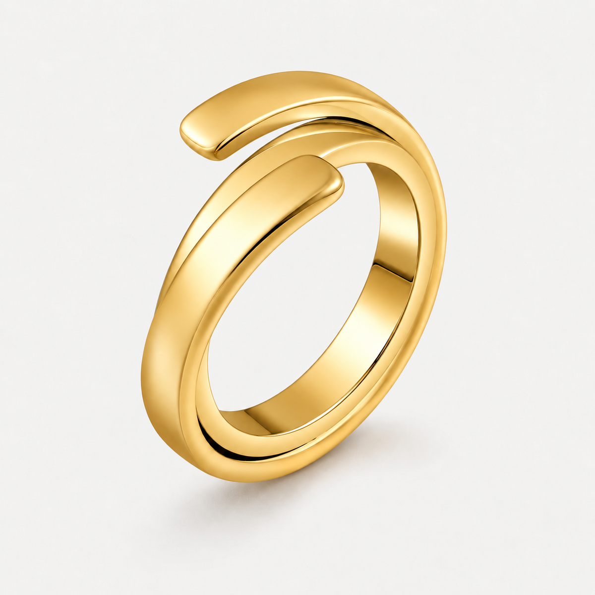 Bague Volute ouverte, deux métaux en acier inoxydable, finition tout doré — vue studio