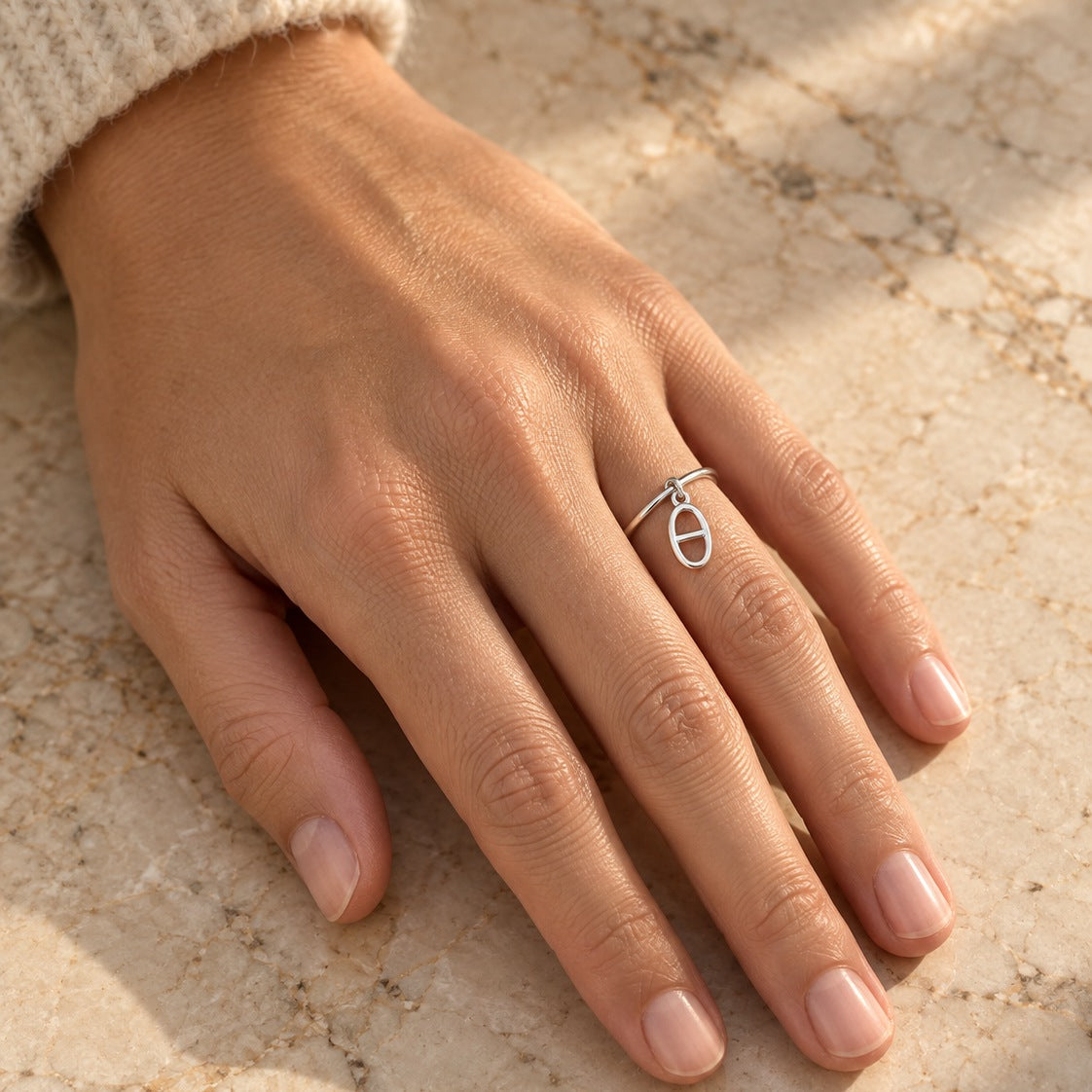 Bague Maille pampille en acier inoxydable poli, finition argentée porté