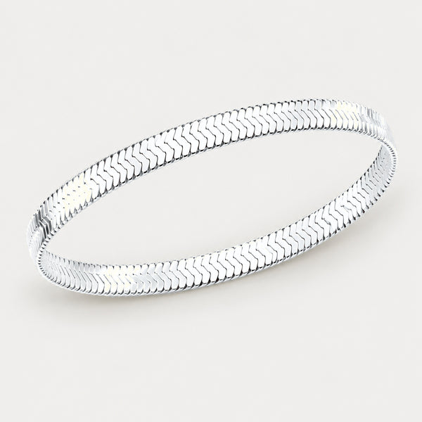 Bracelet Ruban plat en acier inoxydable, finition argentée — vue studio