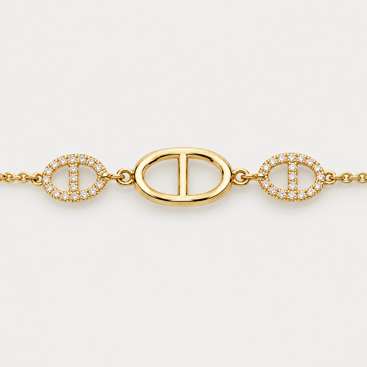 Bracelet Maille pavée en acier inoxydable, finition dorée — vue studio