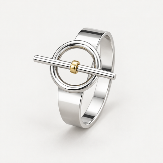 Bague Volute barre en acier inoxydable, finition bicolore — vue studio