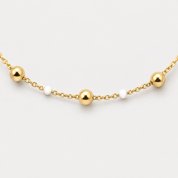 Collier Éclat billes en acier inoxydable, finition dorée — détail du motif