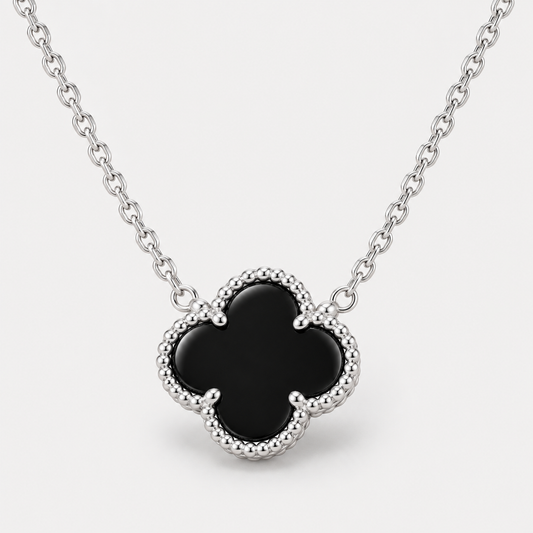 Collier Éclipse onyx en acier inoxydable, finition argentée — vue studio