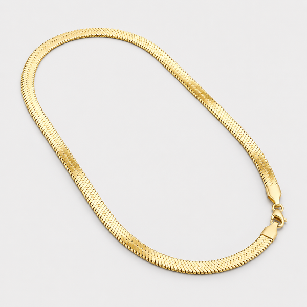 Collier Ruban plat en acier inoxydable, finition dorée — vue studio